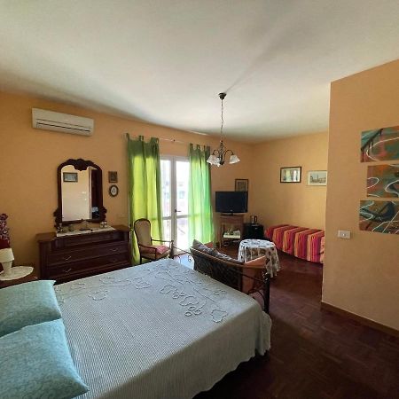 Vacationers Refuge Bed and Breakfast Anzio Exteriör bild