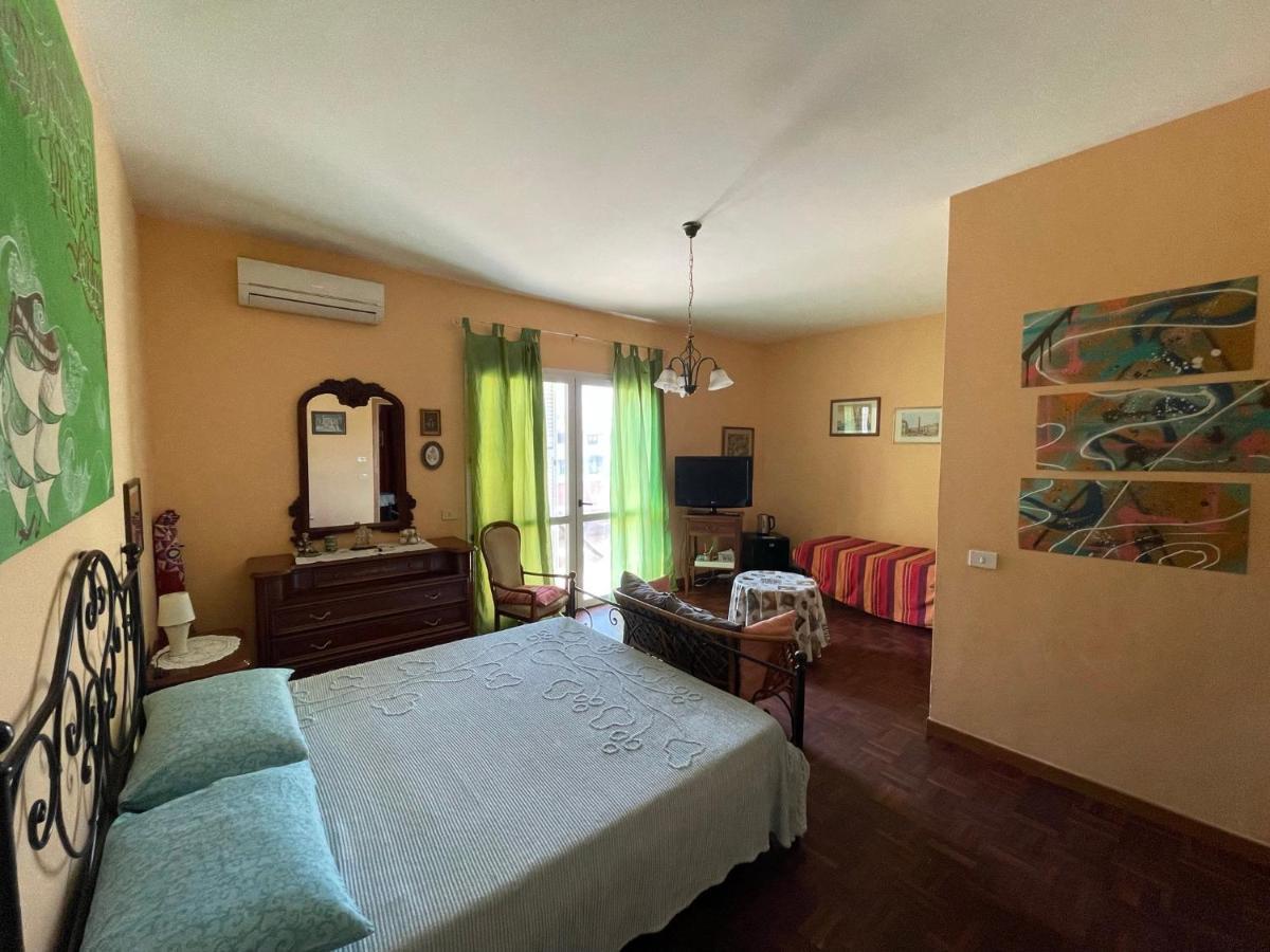 Vacationers Refuge Bed and Breakfast Anzio Exteriör bild