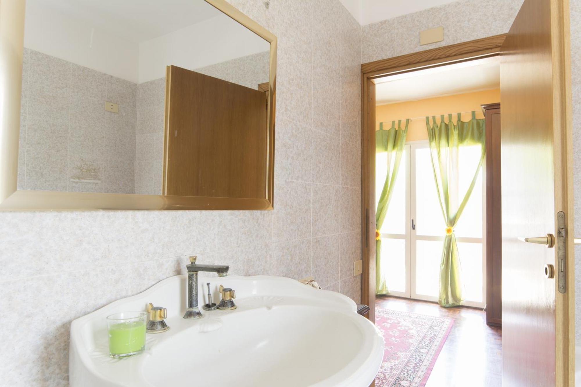 Vacationers Refuge Bed and Breakfast Anzio Exteriör bild