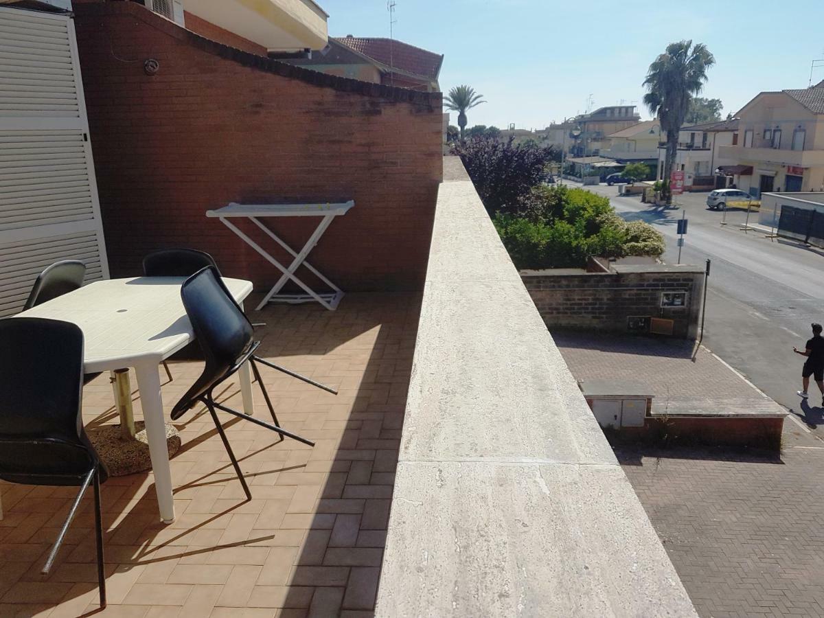 Vacationers Refuge Bed and Breakfast Anzio Exteriör bild